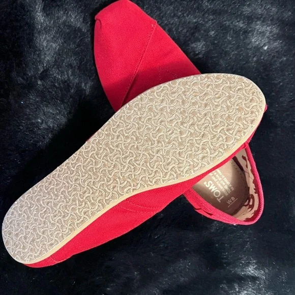 Toms - Picture 3 of 3